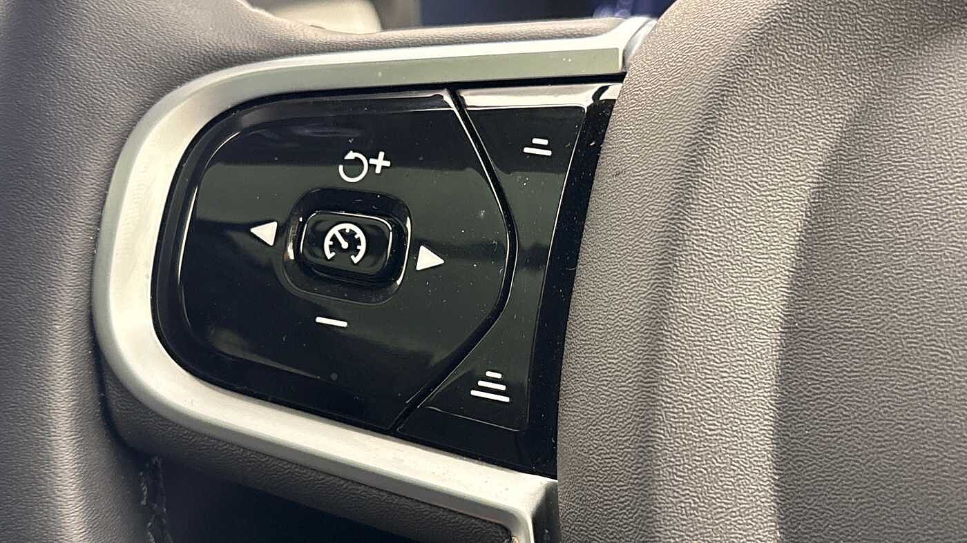 Volvo V90 Ultra, T8 AWD Plug-in hybrid, Electric/Petrol, Dark