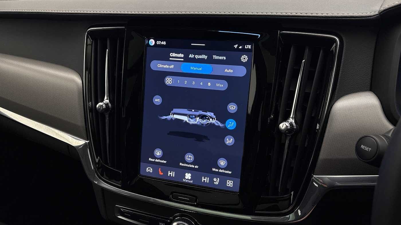 Volvo V90 Ultra, T8 AWD Plug-in hybrid, Electric/Petrol, Dark