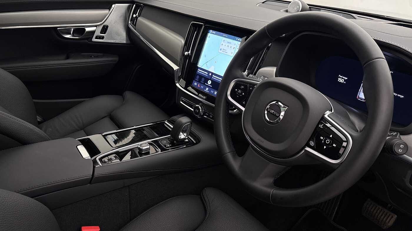 Volvo V90 Ultra, T8 AWD Plug-in hybrid, Electric/Petrol, Dark