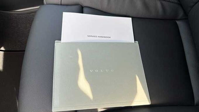 Volvo XC40 Ultra, B4 Mild hybrid, Petrol, Dark