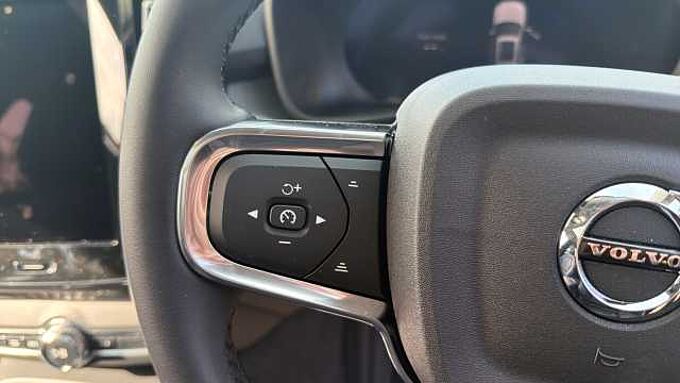 Volvo XC40 Ultra, B4 Mild hybrid, Petrol, Dark