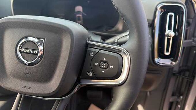 Volvo XC40 Ultra, B4 Mild hybrid, Petrol, Dark