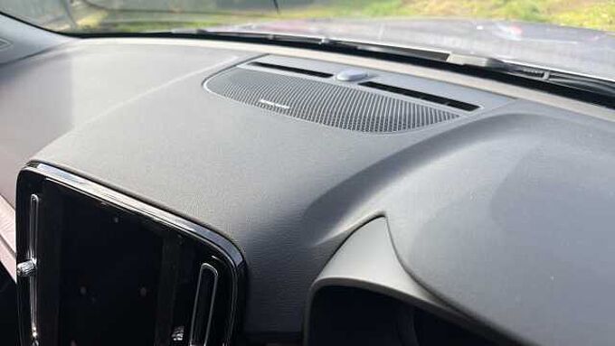 Volvo XC40 Ultra, B4 Mild hybrid, Petrol, Dark