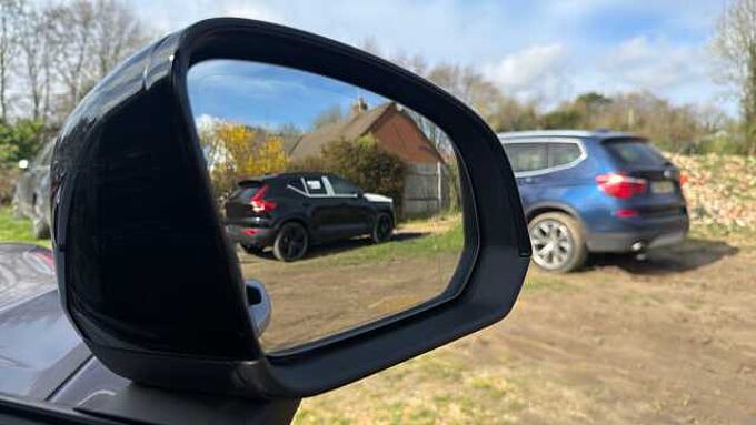 Volvo XC40 Ultra, B4 Mild hybrid, Petrol, Dark
