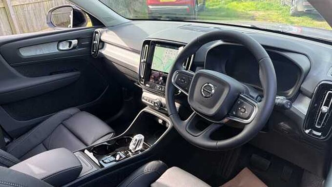 Volvo XC40 Ultra, B4 Mild hybrid, Petrol, Dark