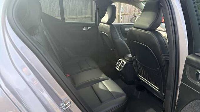 Volvo XC40 Ultra, B4 Mild hybrid, Petrol, Dark