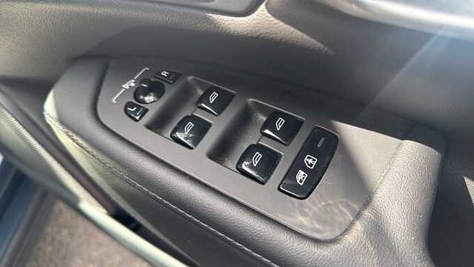 Volvo S90 Recharge Ultimate, T8 AWD Plug-in hybrid, Electric/Petrol, Dark