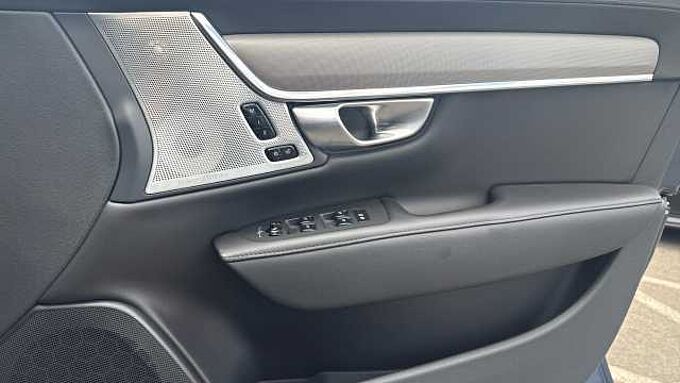 Volvo S90 Recharge Ultimate, T8 AWD Plug-in hybrid, Electric/Petrol, Dark