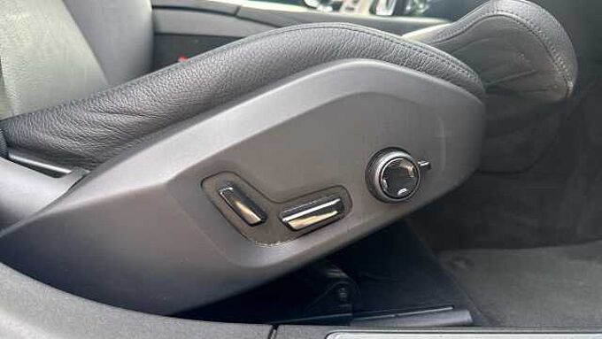 Volvo S90 Recharge Ultimate, T8 AWD Plug-in hybrid, Electric/Petrol, Dark