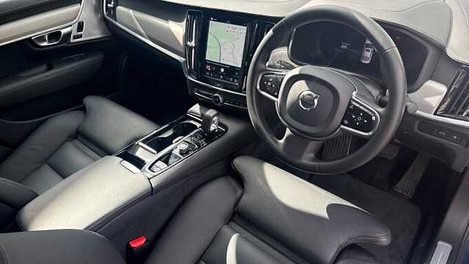 Volvo S90 Recharge Ultimate, T8 AWD Plug-in hybrid, Electric/Petrol, Dark