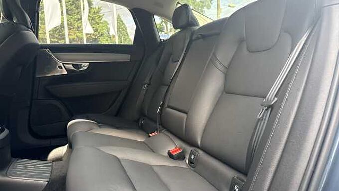 Volvo S90 Recharge Ultimate, T8 AWD Plug-in hybrid, Electric/Petrol, Dark