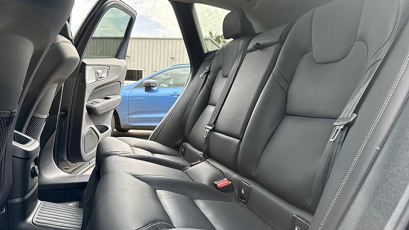 Volvo XC60 Ultra, T8 AWD Plug-in hybrid, Electric/Petrol, Dark