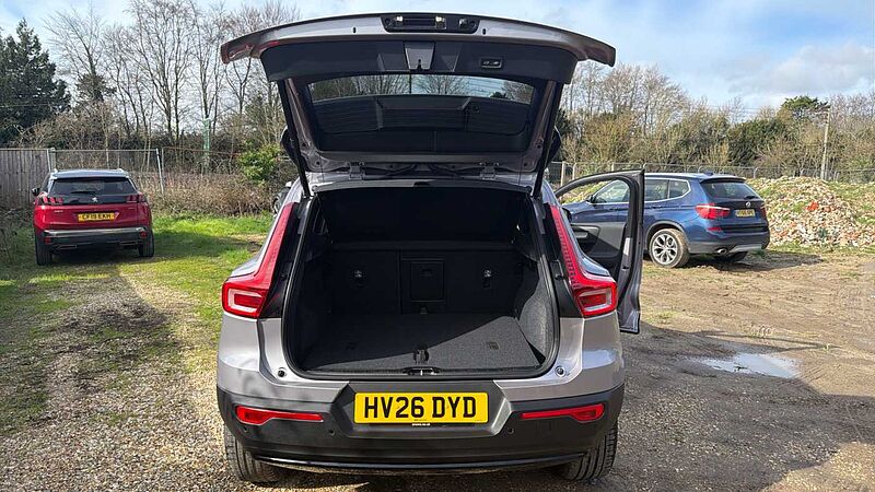 Volvo XC40 Ultra, B4 Mild hybrid, Petrol, Dark