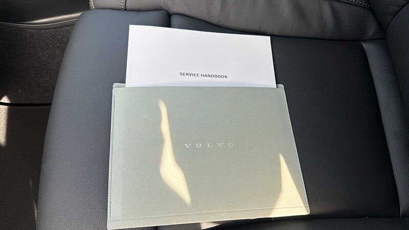 Volvo XC40 Ultra, B4 Mild hybrid, Petrol, Dark