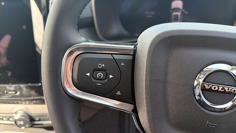 Volvo XC40 Ultra, B4 Mild hybrid, Petrol, Dark