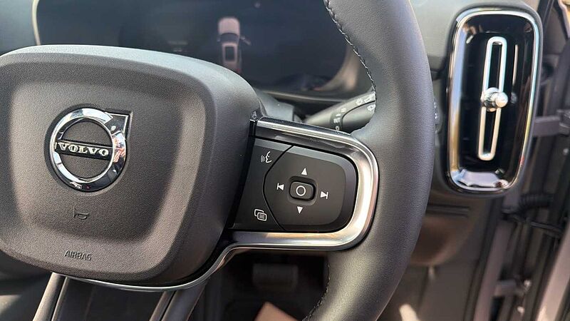 Volvo XC40 Ultra, B4 Mild hybrid, Petrol, Dark