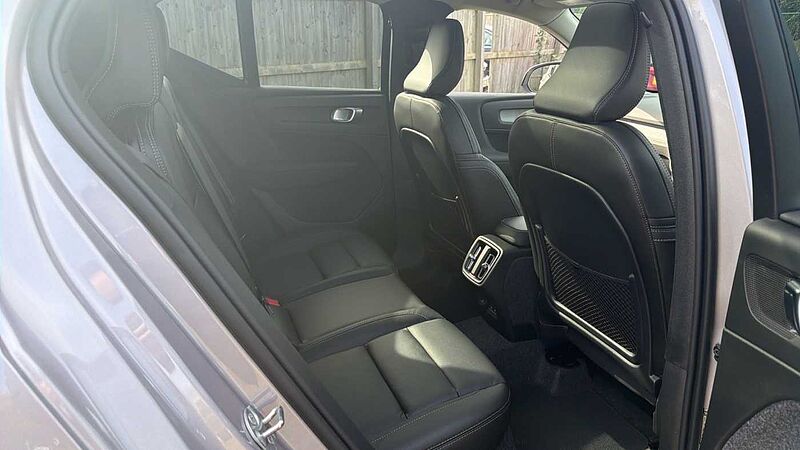 Volvo XC40 Ultra, B4 Mild hybrid, Petrol, Dark