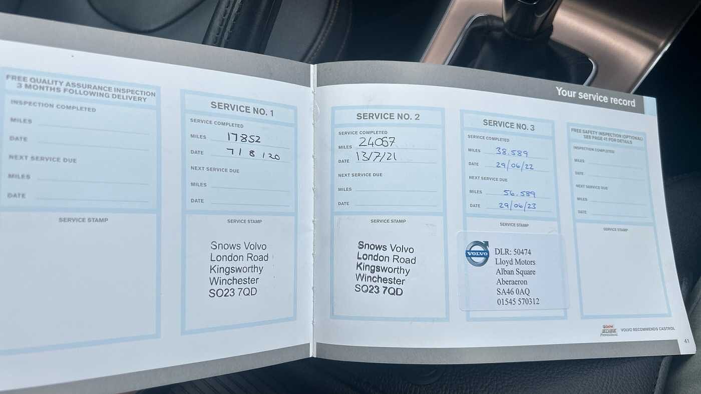 Volvo V40 Cross Country T3 Cross Country Pro (Full Leather, Rear Camera, DAB Radio)