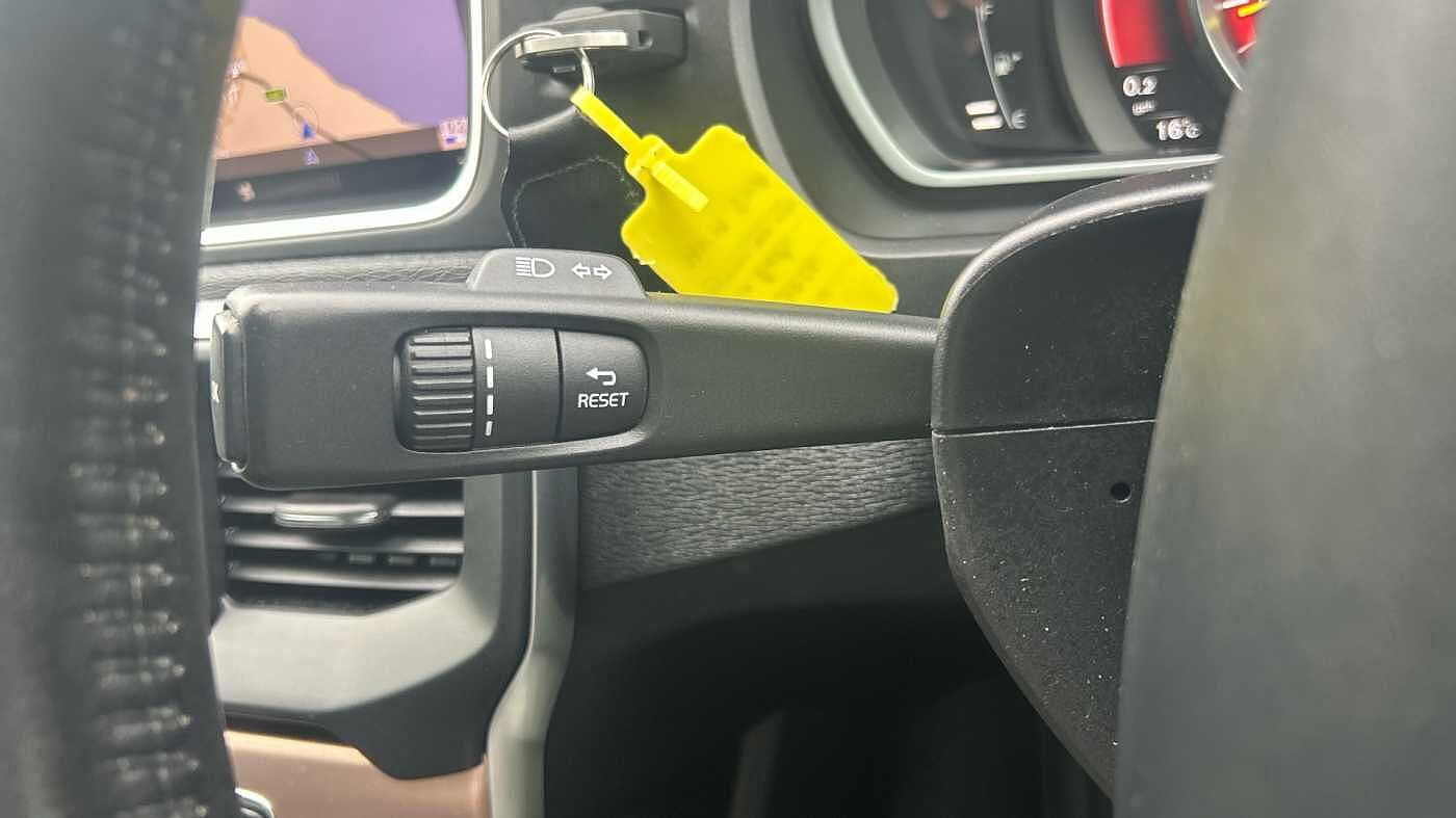 Volvo V40 Cross Country T3 Cross Country Pro (Full Leather, Rear Camera, DAB Radio)