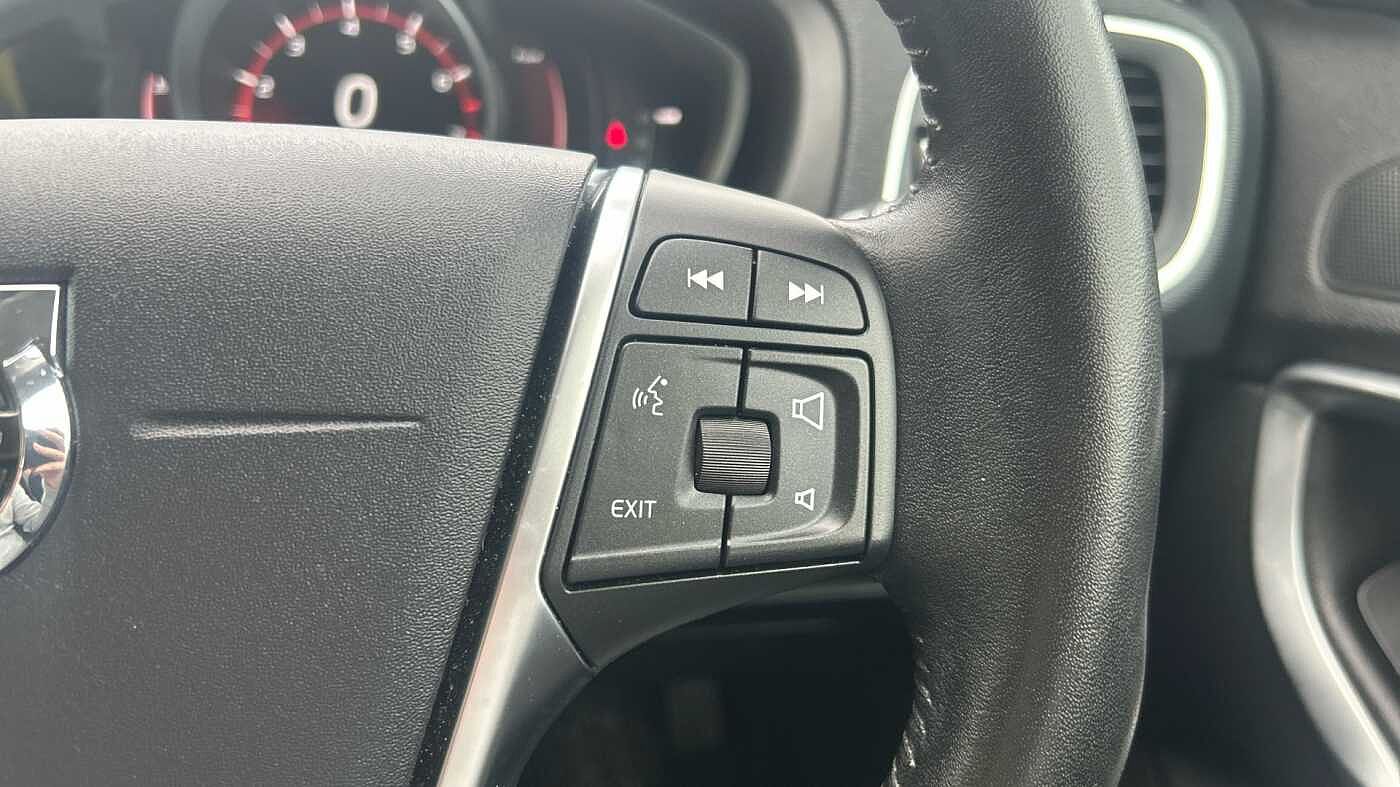 Volvo V40 Cross Country T3 Cross Country Pro (Full Leather, Rear Camera, DAB Radio)