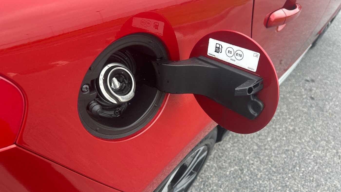 Volvo V40 Cross Country T3 Cross Country Pro (Full Leather, Rear Camera, DAB Radio)