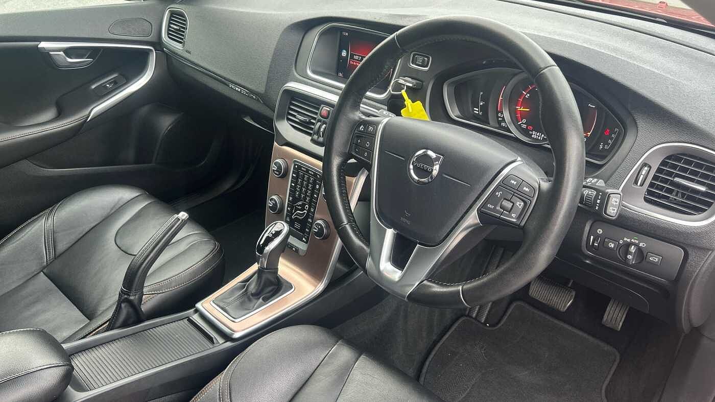 Volvo V40 Cross Country T3 Cross Country Pro (Full Leather, Rear Camera, DAB Radio)