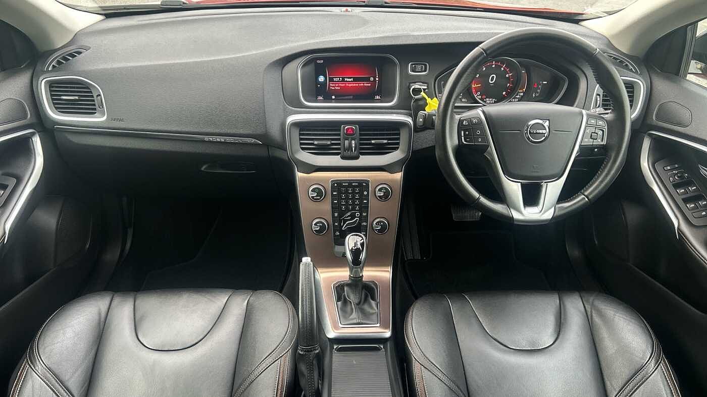 Volvo V40 Cross Country T3 Cross Country Pro (Full Leather, Rear Camera, DAB Radio)