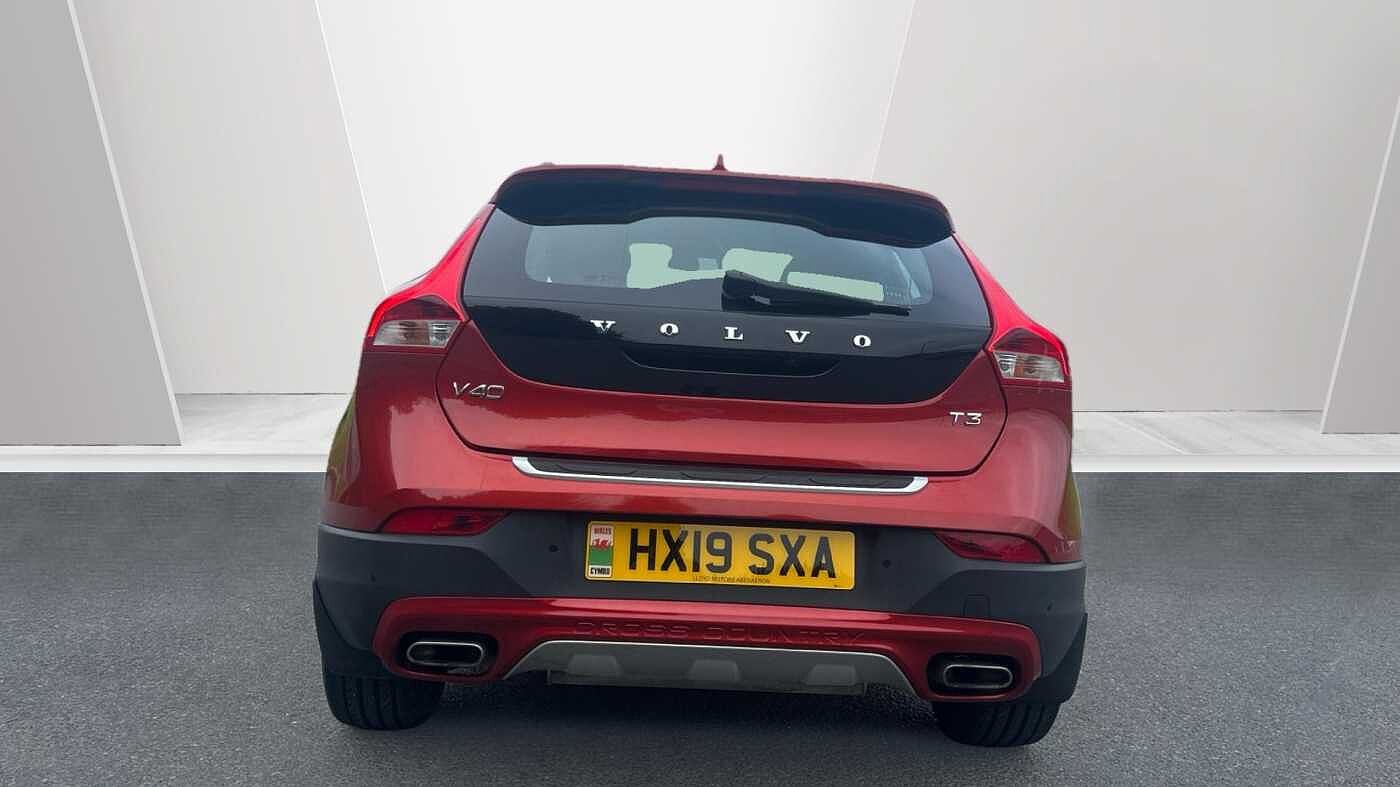 Volvo V40 Cross Country T3 Cross Country Pro (Full Leather, Rear Camera, DAB Radio)