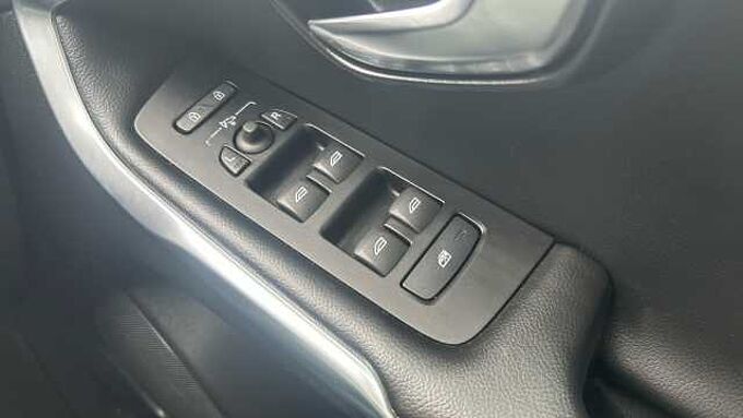 Volvo V40 Cross Country T3 Cross Country Pro (Full Leather, Rear Camera, DAB Radio)