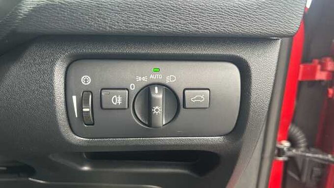 Volvo V40 Cross Country T3 Cross Country Pro (Full Leather, Rear Camera, DAB Radio)