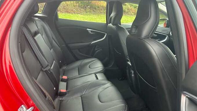 Volvo V40 Cross Country T3 Cross Country Pro (Full Leather, Rear Camera, DAB Radio)