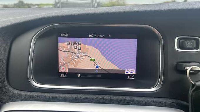 Volvo V40 Cross Country T3 Cross Country Pro (Full Leather, Rear Camera, DAB Radio)