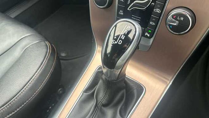 Volvo V40 Cross Country T3 Cross Country Pro (Full Leather, Rear Camera, DAB Radio)