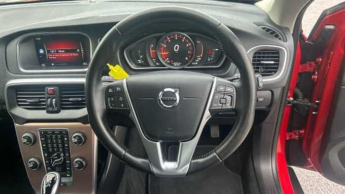 Volvo V40 Cross Country T3 Cross Country Pro (Full Leather, Rear Camera, DAB Radio)