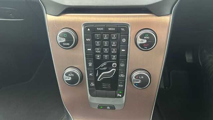 Volvo V40 Cross Country T3 Cross Country Pro (Full Leather, Rear Camera, DAB Radio)