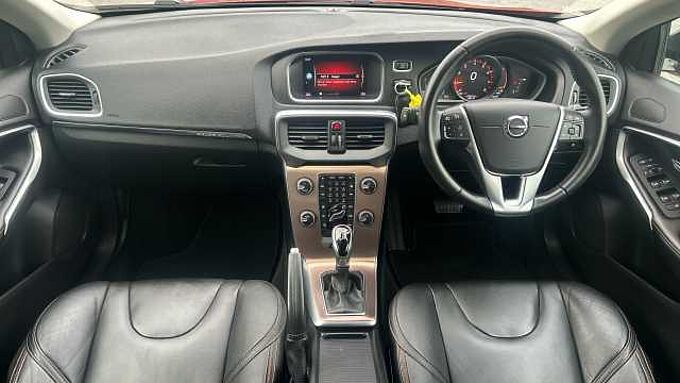 Volvo V40 Cross Country T3 Cross Country Pro (Full Leather, Rear Camera, DAB Radio)