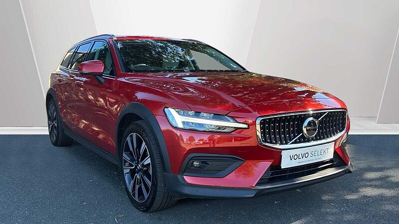 Volvo V60 Cross Country B5 AWD Plus (Rear Camera, Heated Seats, Apple Carplay)