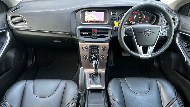 Volvo V40 Cross Country D2 Pro (Heated Seats, DAB Radio, Full Leather Interior)