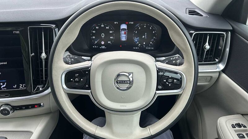 Volvo V60 Cross Country B5 AWD Cross Country (Rear Camera, Heated Seats, DAB Radio)