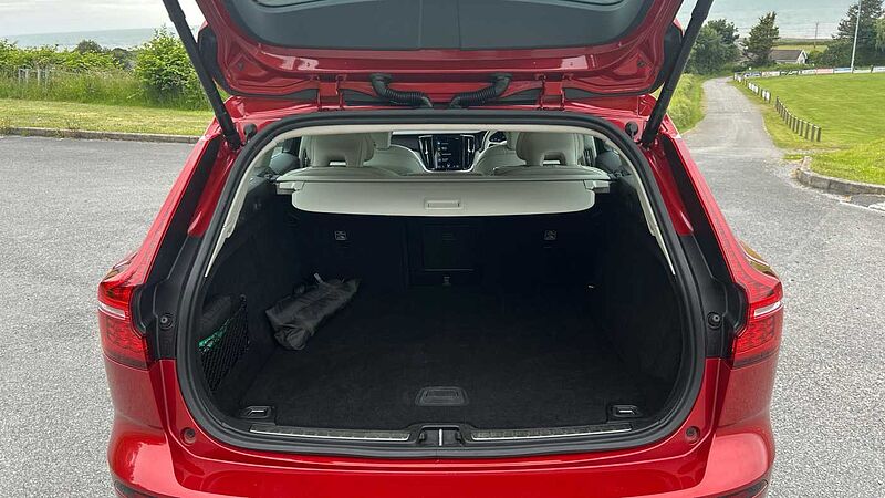 Volvo V60 Cross Country B5 AWD Cross Country (Rear Camera, Heated Seats, DAB Radio)