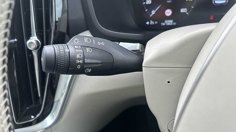 Volvo V60 Cross Country B5 AWD Cross Country (Rear Camera, Heated Seats, DAB Radio)