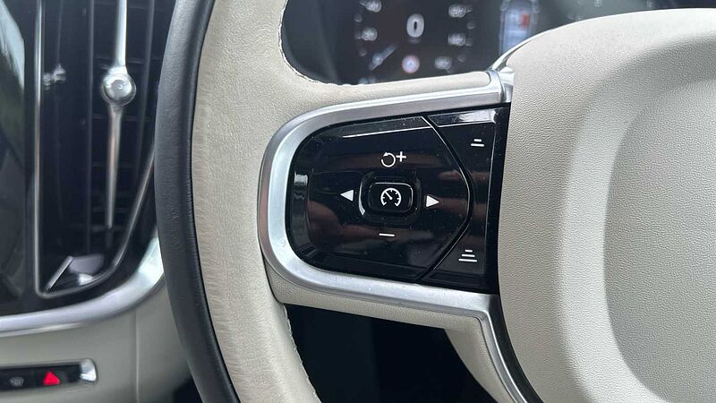 Volvo V60 Cross Country B5 AWD Cross Country (Rear Camera, Heated Seats, DAB Radio)