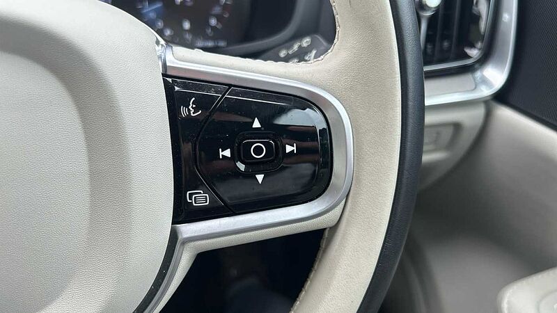 Volvo V60 Cross Country B5 AWD Cross Country (Rear Camera, Heated Seats, DAB Radio)