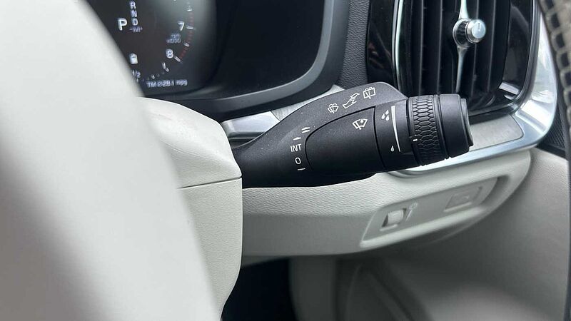 Volvo V60 Cross Country B5 AWD Cross Country (Rear Camera, Heated Seats, DAB Radio)