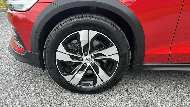 Volvo V60 Cross Country B5 AWD Cross Country (Rear Camera, Heated Seats, DAB Radio)