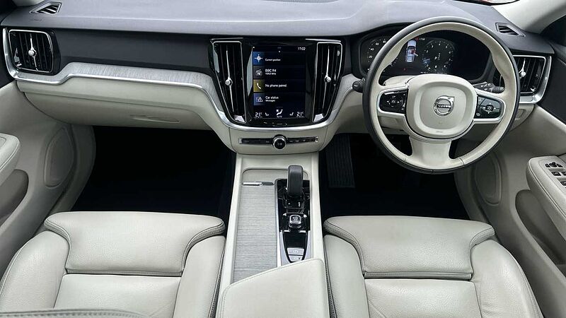 Volvo V60 Cross Country B5 AWD Cross Country (Rear Camera, Heated Seats, DAB Radio)