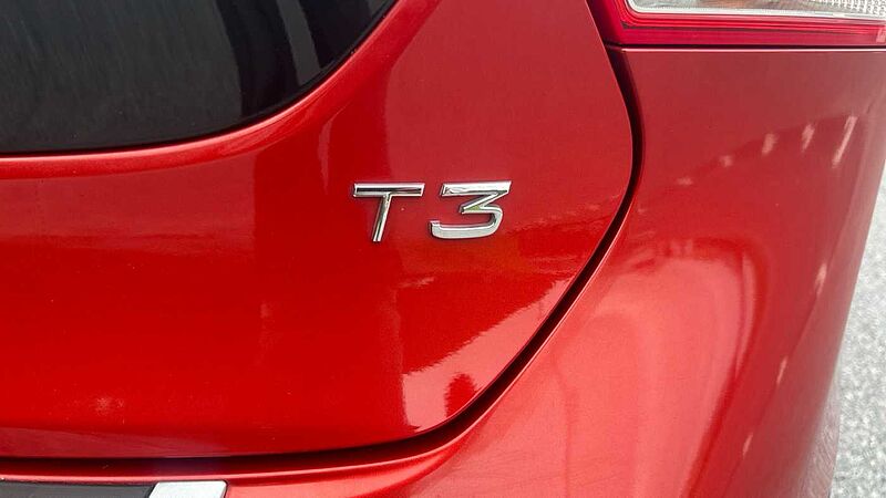 Volvo V40 Cross Country T3 Cross Country Pro (Full Leather, Rear Camera, DAB Radio)