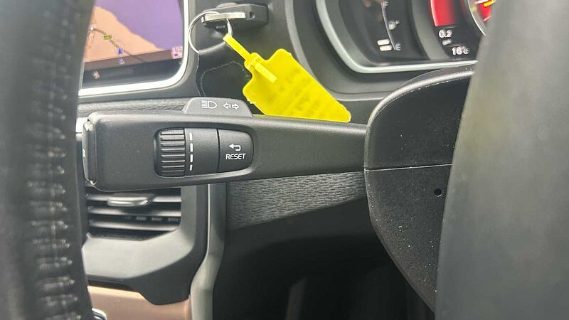 Volvo V40 Cross Country T3 Cross Country Pro (Full Leather, Rear Camera, DAB Radio)