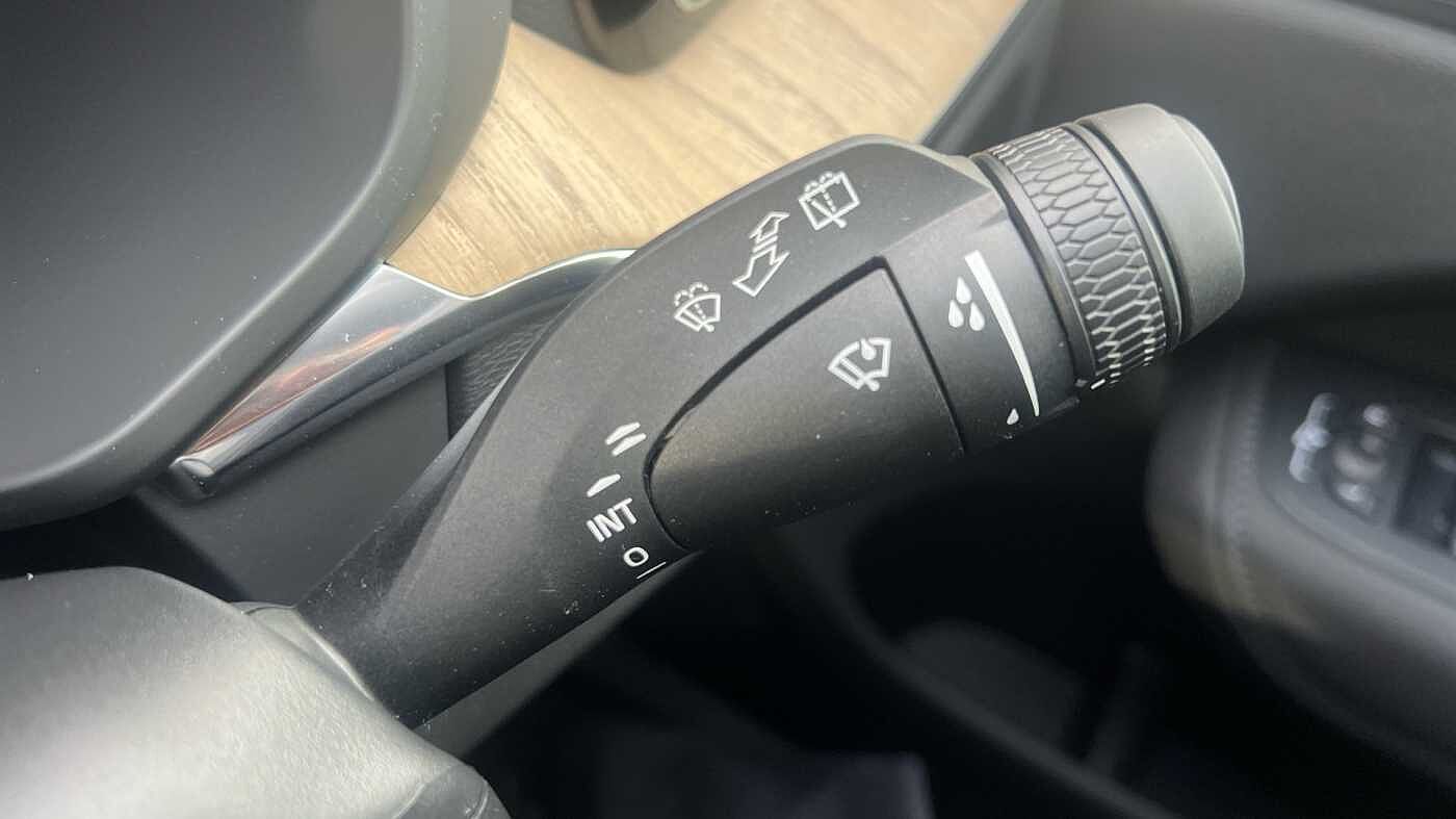 Volvo XC60 Ultra, T8 AWD Plug-in hybrid, Electric/Petrol, Dark (Bowers&Wilkins)