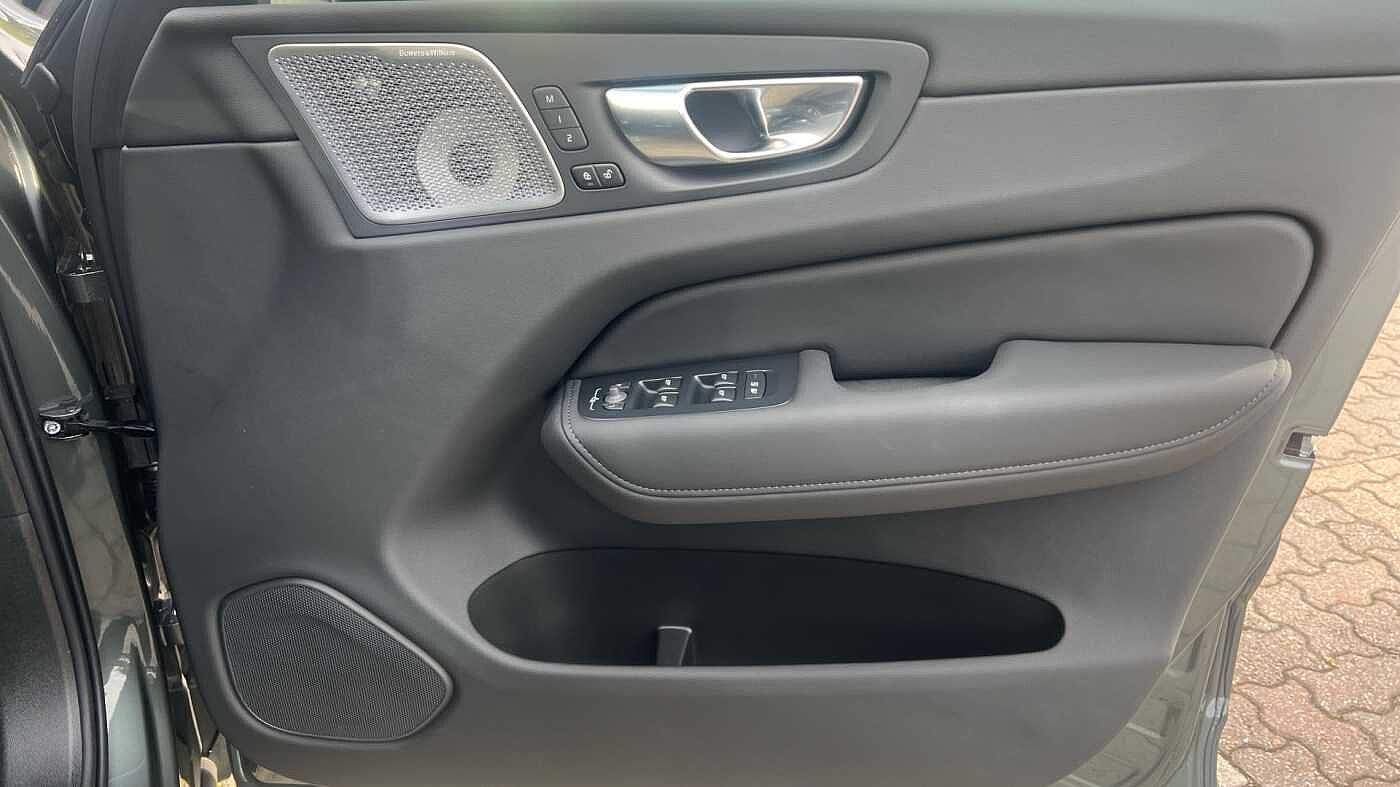 Volvo XC60 Ultra, T8 AWD Plug-in hybrid, Electric/Petrol, Dark (Bowers&Wilkins)